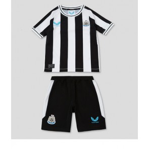 Newcastle United kläder Barn 2022-23 Hemmatröja Kortärmad (+ korta byxor)